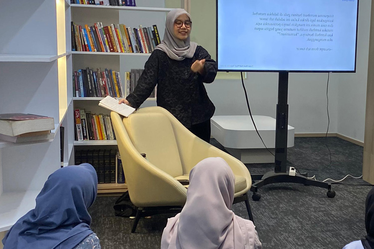 The Power of Critical Reading in Creative Writing 