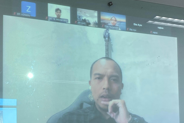 Exploring Fluid Identities in a Globalized World 