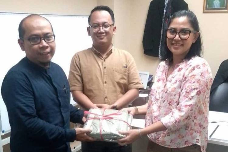 Mahasiswa ESQ Business School Serahkan Wakaf untuk Kampusnya!